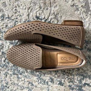 Perforated moccasins, like new condition